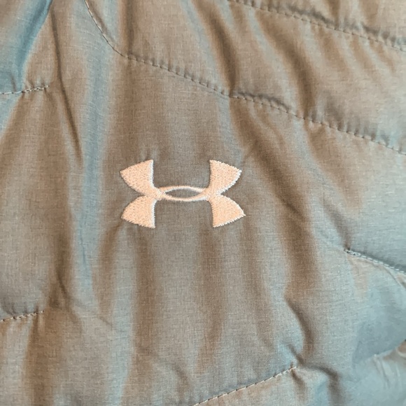 UNDER ARMOUR Women’s Fitted Puffer Vest - Picture 12 of 16